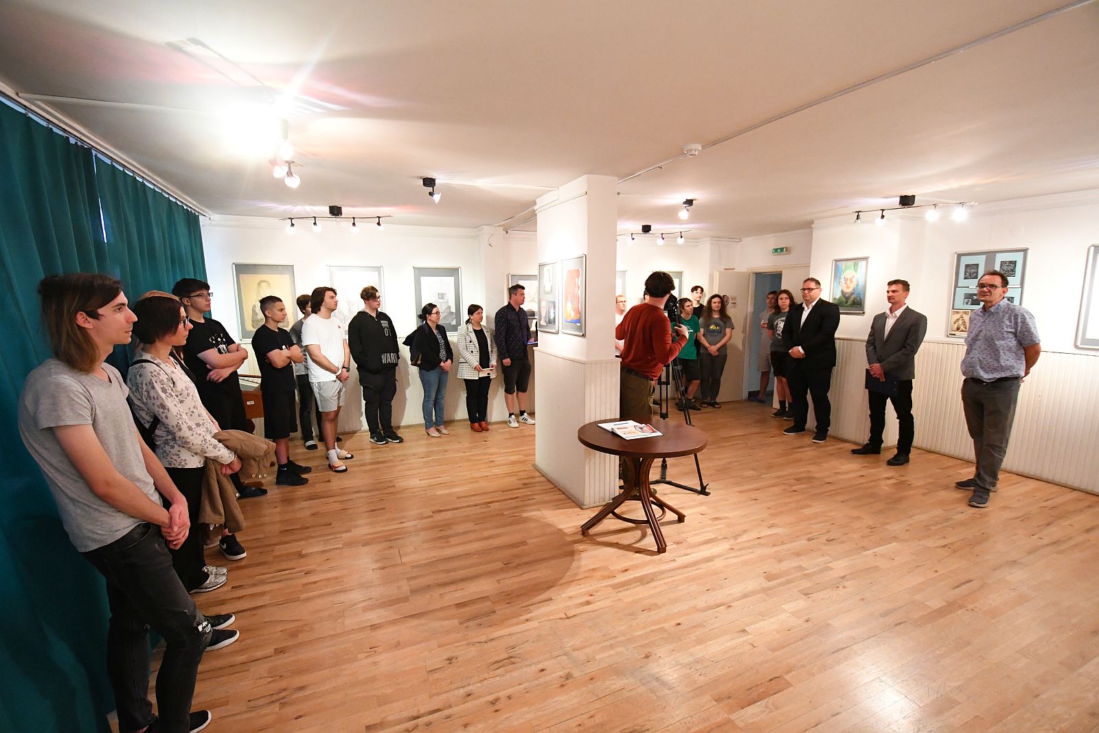 Kiállításmegnyitó a József Attila Kollégium galériájában